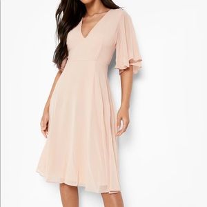Boohoo - Chiffon Angel Sleeve Midi Dress - size 6